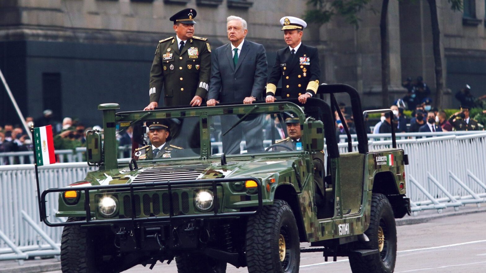 Andres Manuel Lopez Obrador y la Reforma Militar