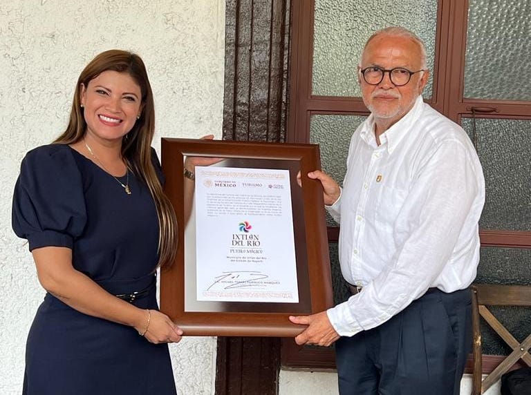 Elsa Nayeli recibe nombramiento de pueblo mágico