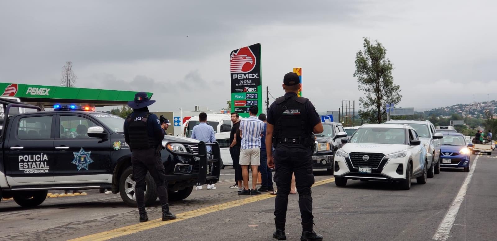 Policia Estatal frente a veículos