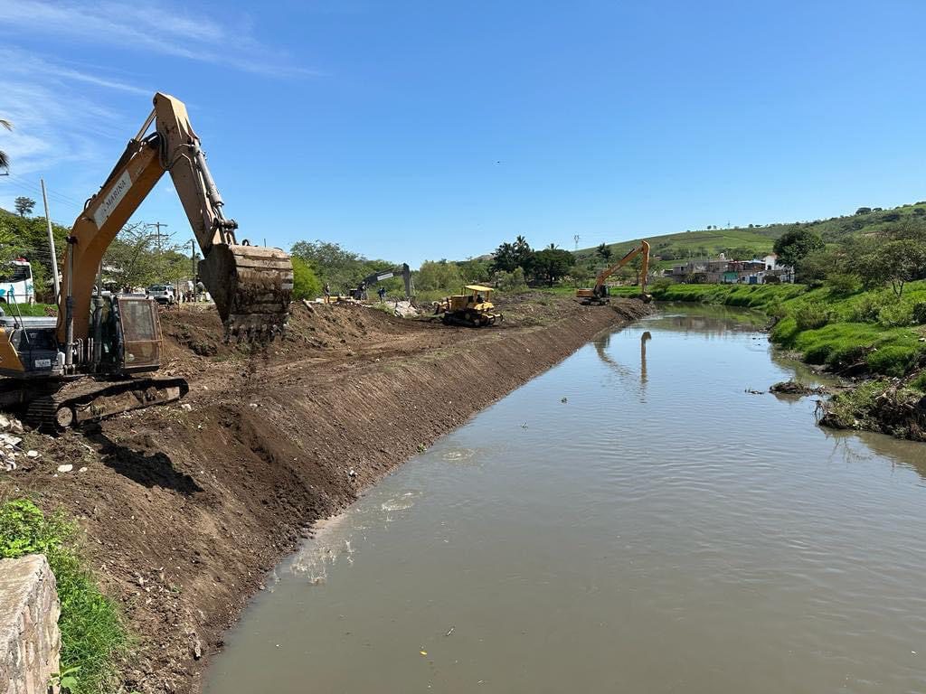 Obra en el río mololoa
