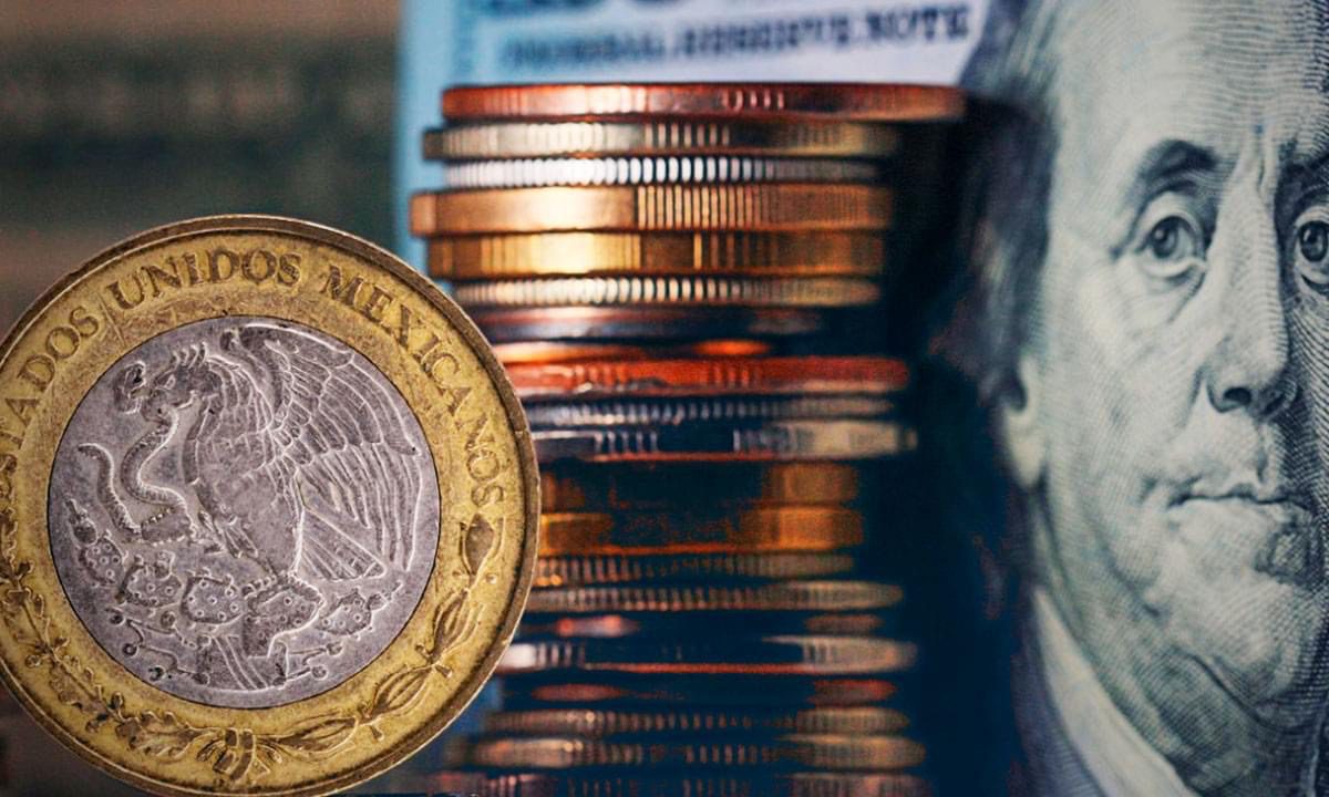 Imagen ilustrativa de monedas mexicanas y dolar