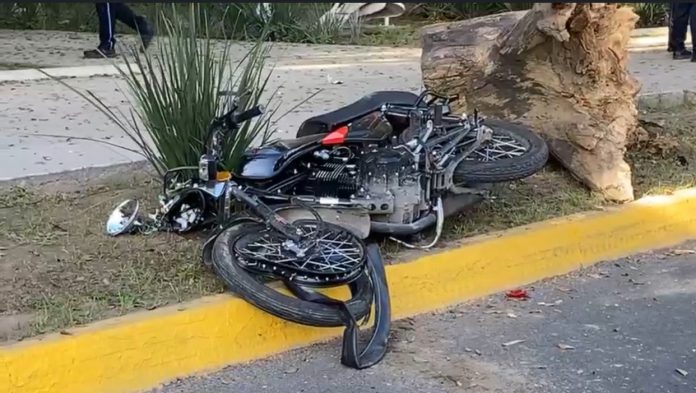 Motocicleta destrozada