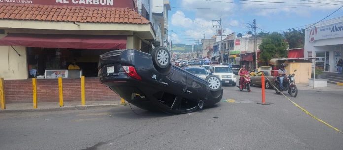 Carro volcado