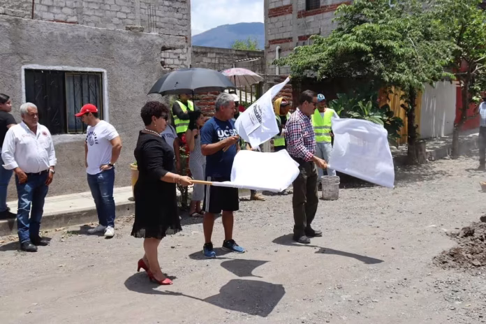 Quecha dando banderazo