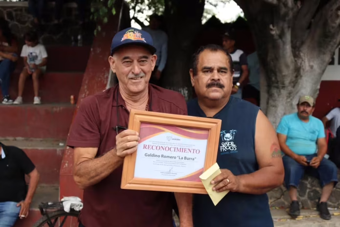 Don Galdino con el Tesorero Municipal Felix Creano