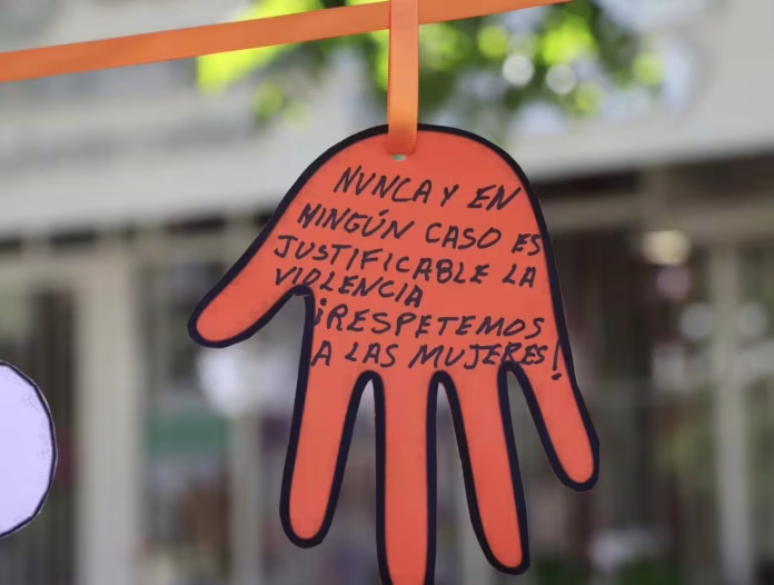 Mano naranja