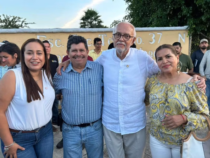 Presidente de Ahuacatlán Manolo Andalón acompañado del gobernador Navarro Quintero