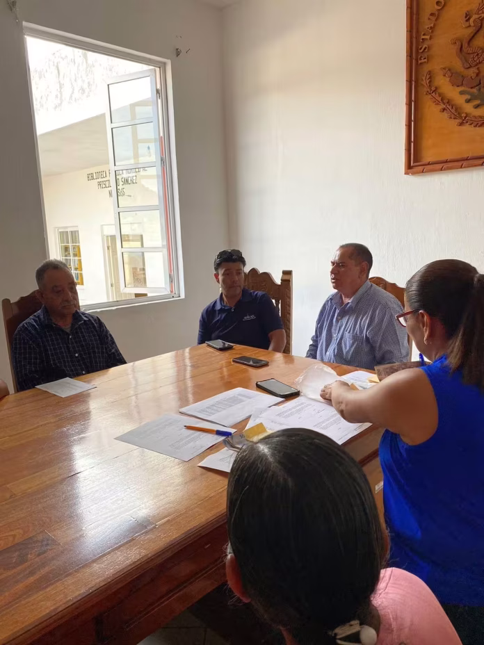 Reunión en cabildo de Ahuacatlán