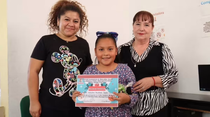 Maribel Bernal acompañada de Brenda Claudio