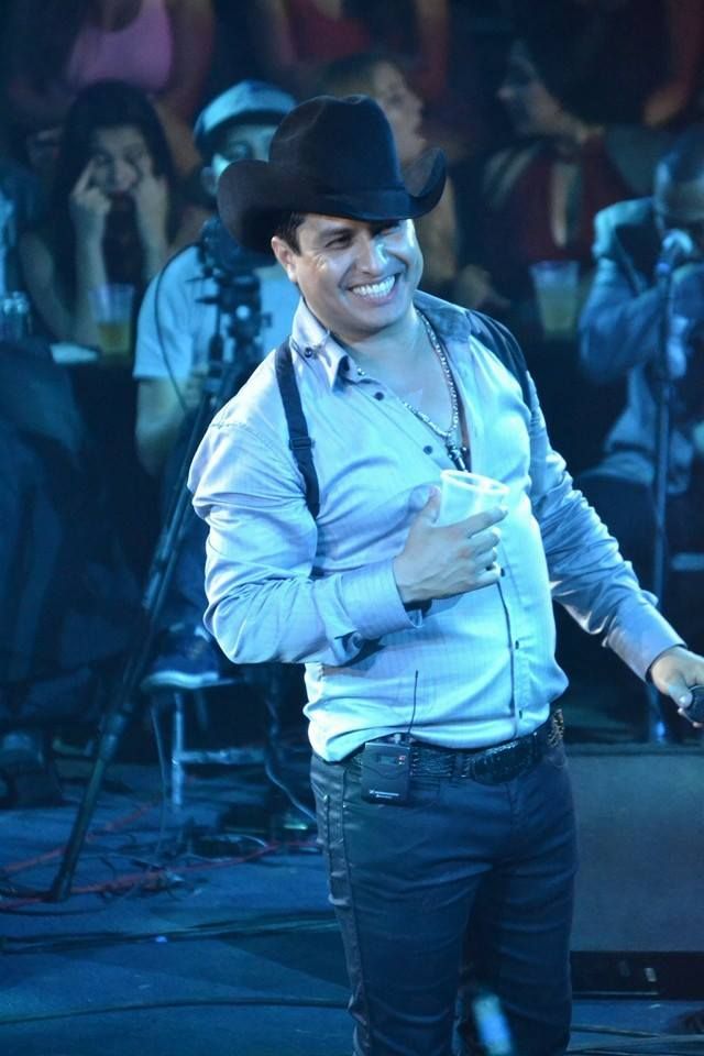 Julión Álvarez pospone concierto en Texas tras cancelación de su visa de trabajo 1