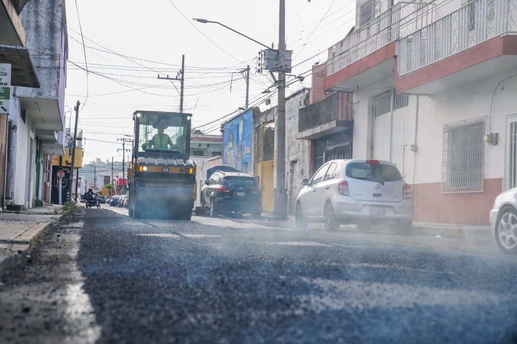 Avanza el mantenimiento en la calle Bravo de Tepic: compromiso con la ciudad 1 mantenimiento en la calle Bravo