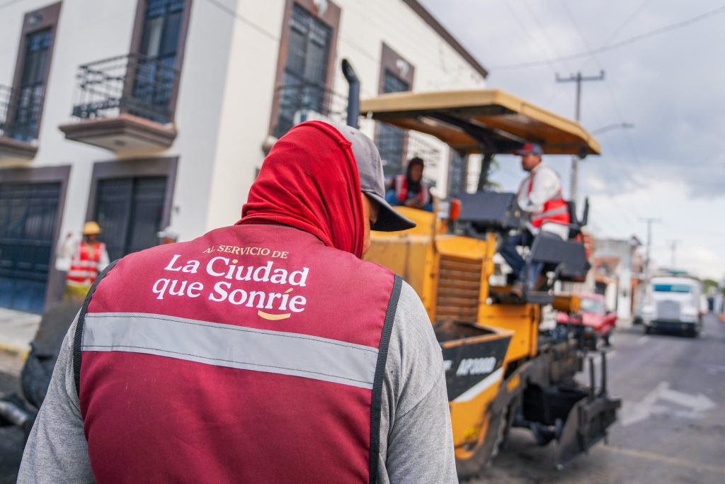 Avanza el mantenimiento en la calle Bravo de Tepic: compromiso con la ciudad 2 mantenimiento en la calle Bravo