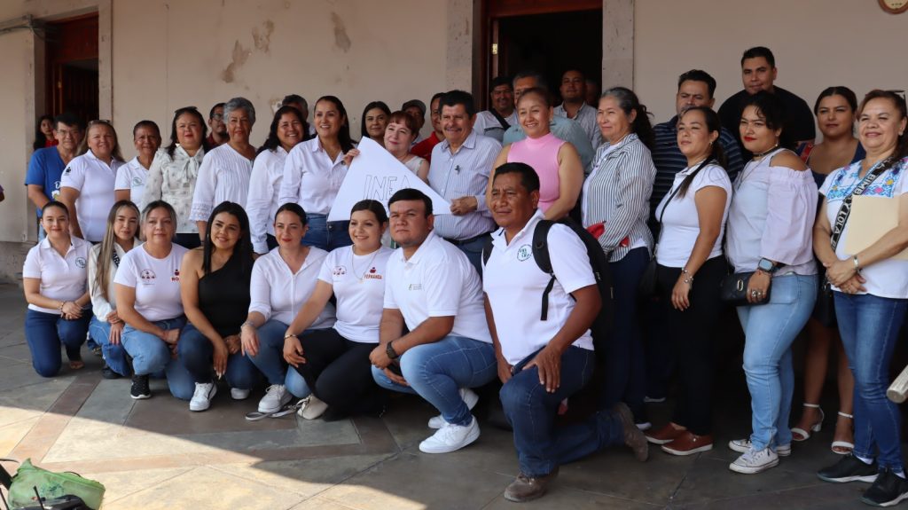 Éxito en la Primera Jornada Estatal de Aplicación de Exámenes para Alfabetización en Nayarit 2 Jóvenes de INEA