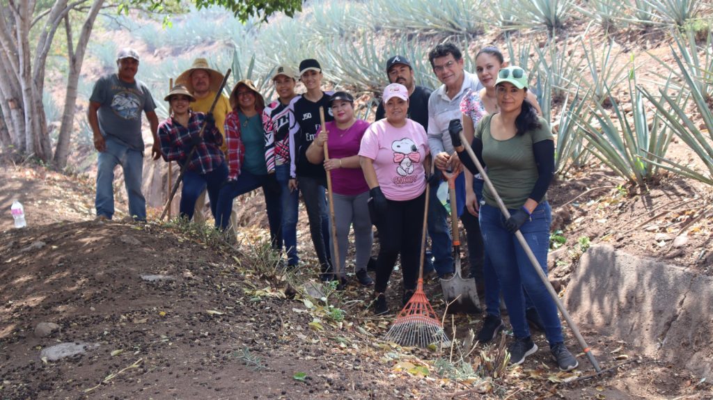 Realizan limpieza de canales en la colonia Demetrio Vallejo ante temporada de lluvias 2 limpieza de canales en Ahuacatlán