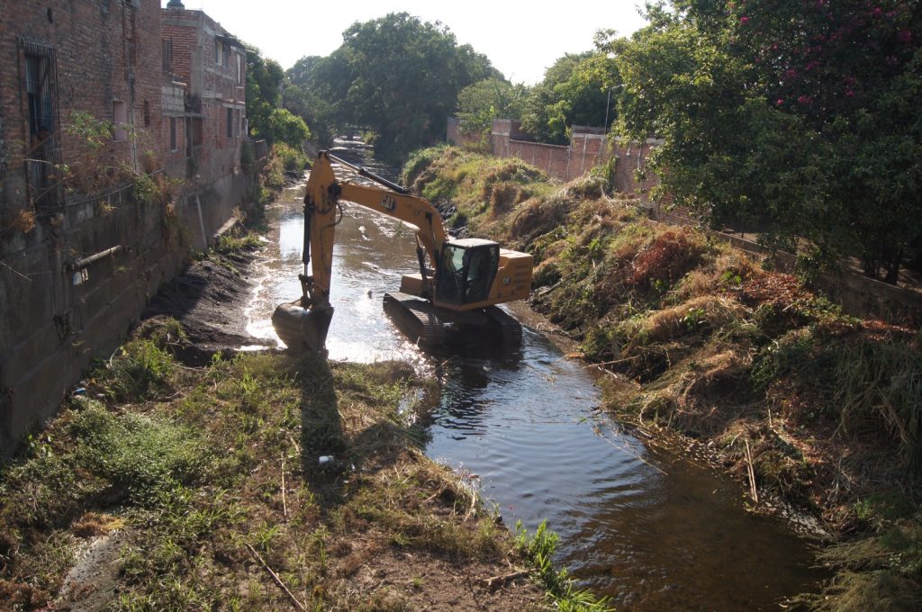 Avanza el desazolve del río de Ahuacatlán para prevenir riesgos en temporada de lluvias 2 Avanza el desazolve del río de Ahuacatlán