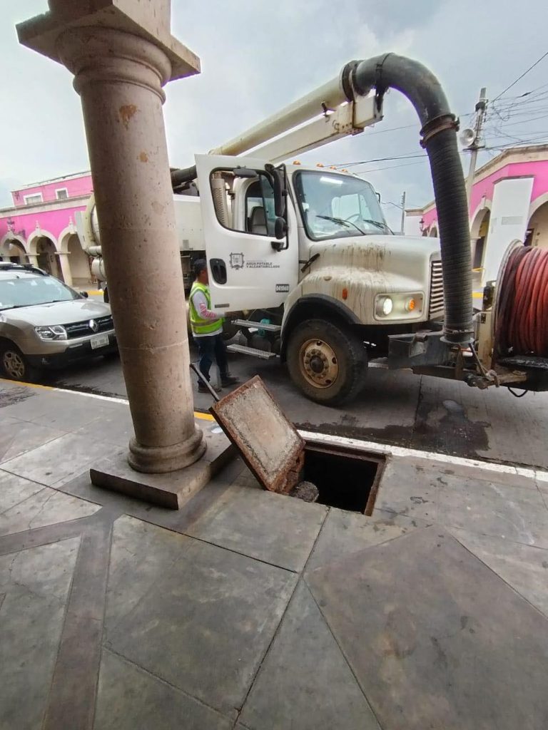 Inician trabajos de desazolve de drenaje en Ahuacatlán para evitar inundaciones 1 trabajos de desazolve de drenaje en Ahuacatlán