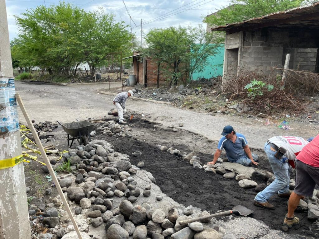 Rehabilitación urgente del empedrado en calle “4 de mayo”