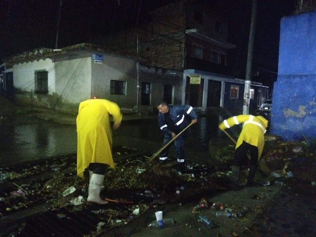 Afectaciones por tormenta en Ahuacatlán movilizan a autoridades municipales