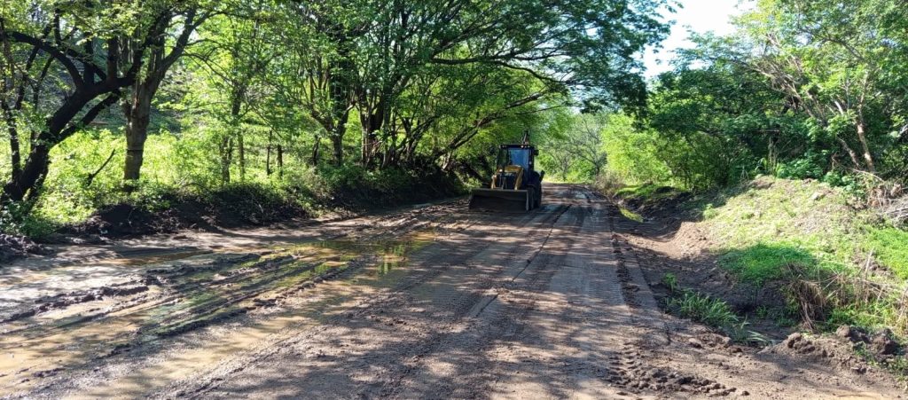 H. XLIII Ayuntamiento intensifica limpieza de carretera para garantizar seguridad vial