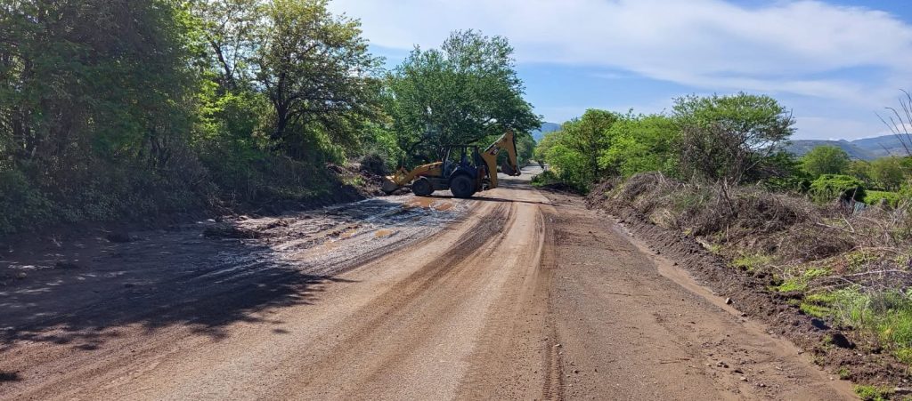 H. XLIII Ayuntamiento intensifica limpieza de carretera para garantizar seguridad vial