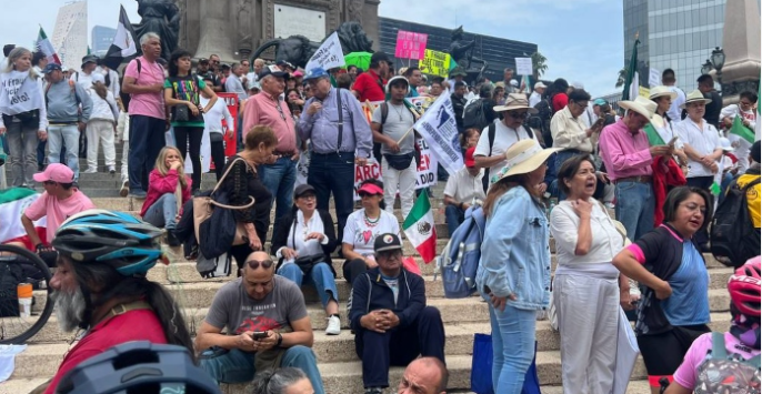 Miles marchan en CDMX contra elección judicial: "No al fraude, no al comunismo" 2