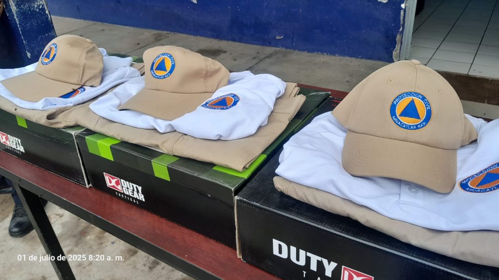 Manolo Andalón entrega equipo táctico y uniformes a corporaciones de seguridad en Ahuacatlán 1 Manolo Andalón entrega equipo táctico y uniformes a corporaciones de seguridad en Ahuacatlán