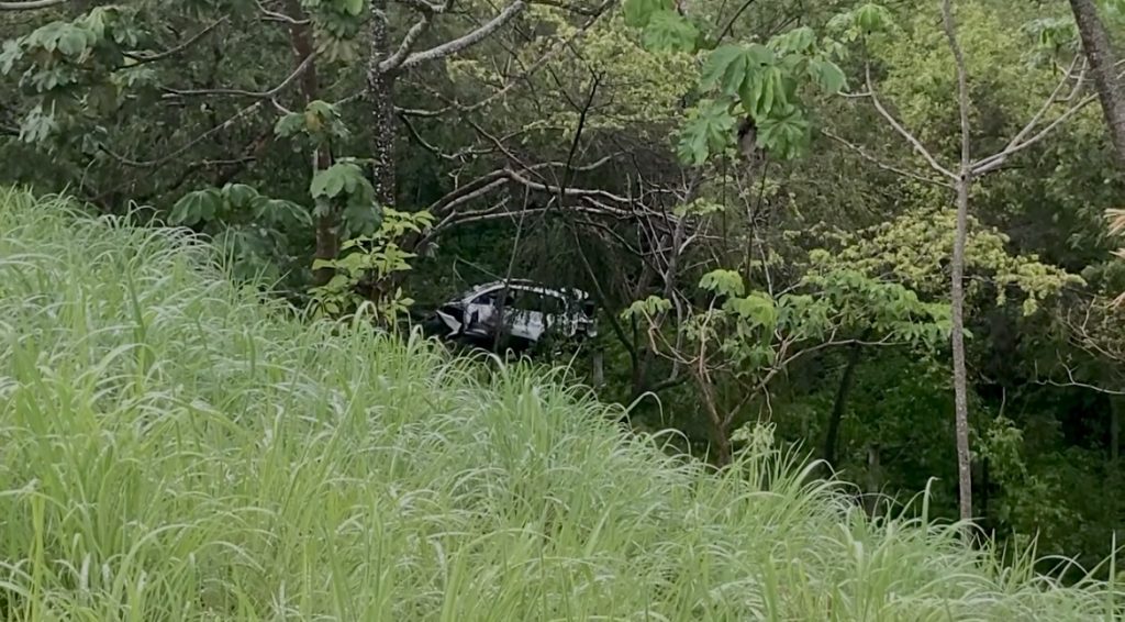 Adolescente muere tras caer en barranco con camioneta en la autopista Tepic-San Blas