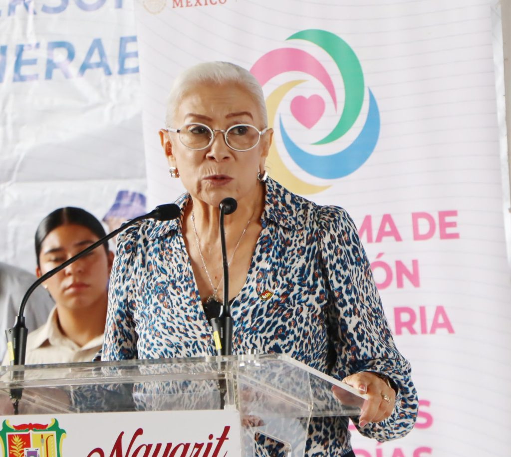 Latidos del Corazón Ahuacatlán: servicios gratuitos fortalecen el bienestar familiar” 2 Como parte de la gira Latidos del Corazón, la Dra. Beatriz Estrada Martínez y el Sistema DIF Nayarit ofrecieron más de 4 mil apoyos y servicios gratuitos a familias del municipio.