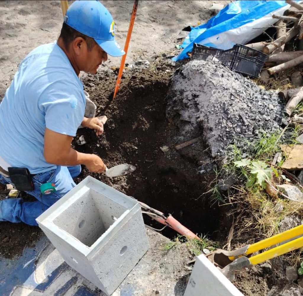 Ayuntamiento de Jala instala registros eléctricos en avenida Tampico para reforzar alumbrado público 1 Ayuntamiento de Jala instala registros eléctricos en avenida Tampico para reforzar alumbrado público