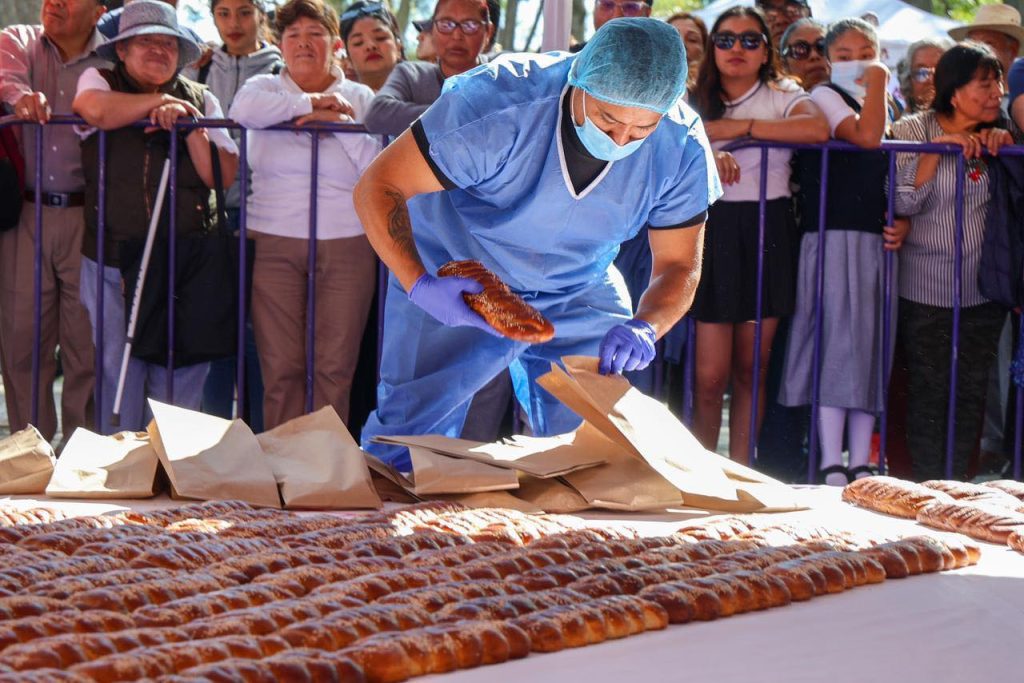Tlaxcala obtiene Récord Guinness por elaborar el pan de fiesta más grande del mundo 1 Tlaxcala obtiene Récord Guinness por elaborar el pan de fiesta más grande del mundo
