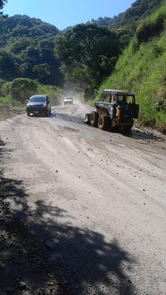 Avanzan trabajos de rehabilitación en la carretera Ahuacatlán–El Mirador tras los derrumbes 1 Avanzan trabajos de rehabilitación en la carretera Ahuacatlán–El Mirador tras los derrumbes