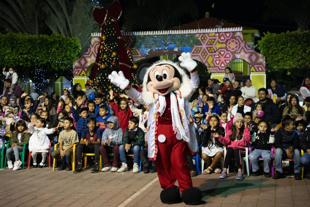 Desfile navideño en San Pedro Lagunillas une a la comunidad en una noche llena de magia 1 Desfile navideño en San Pedro Lagunillas une a la comunidad en una noche llena de magia