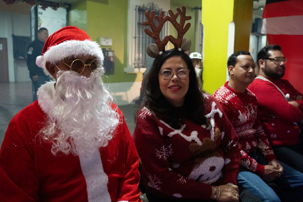 Desfile navideño en San Pedro Lagunillas une a la comunidad en una noche llena de magia 2 Desfile navideño en San Pedro Lagunillas une a la comunidad en una noche llena de magia