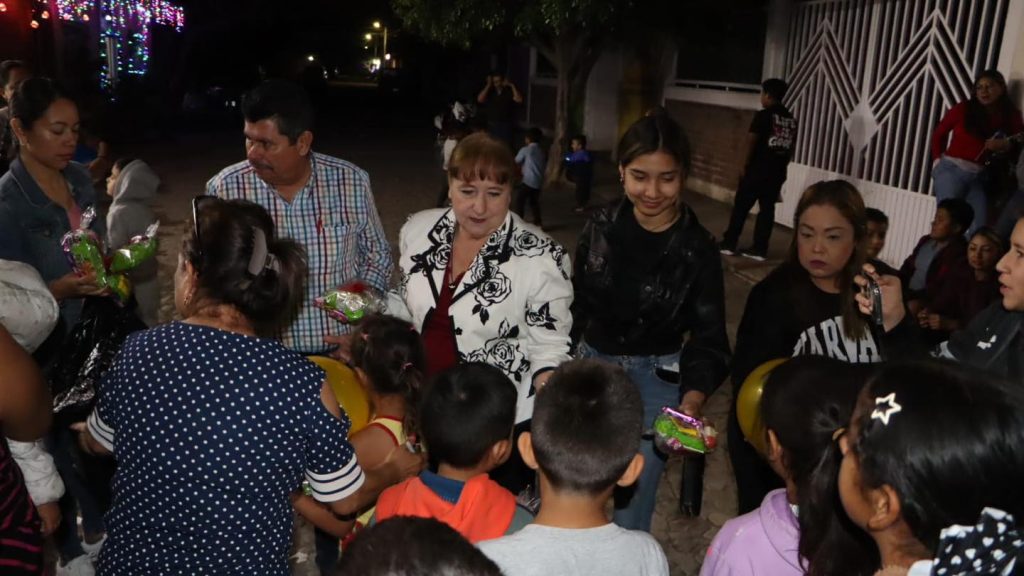 Posadas tradicionales en Ahuacatlán llenan de alegría los barrios del municipio