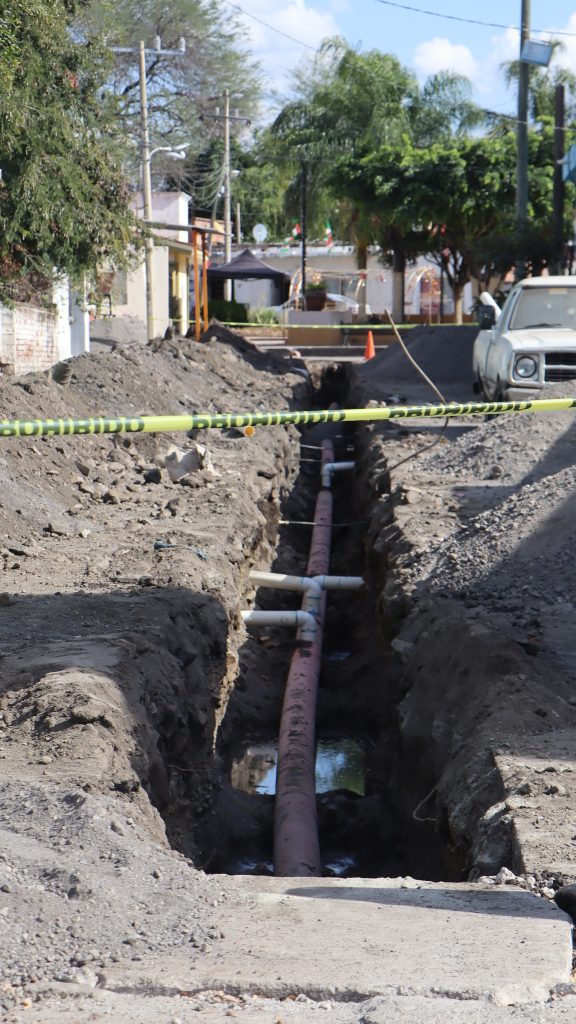 Trabajos de rehabilitación de drenaje fortalecen servicios básicos en Marquezado
