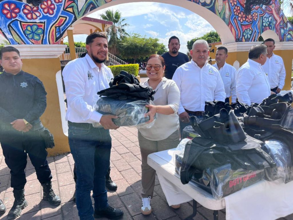 Jala fortalece la seguridad pública con la entrega de nuevo equipamiento y una patrulla