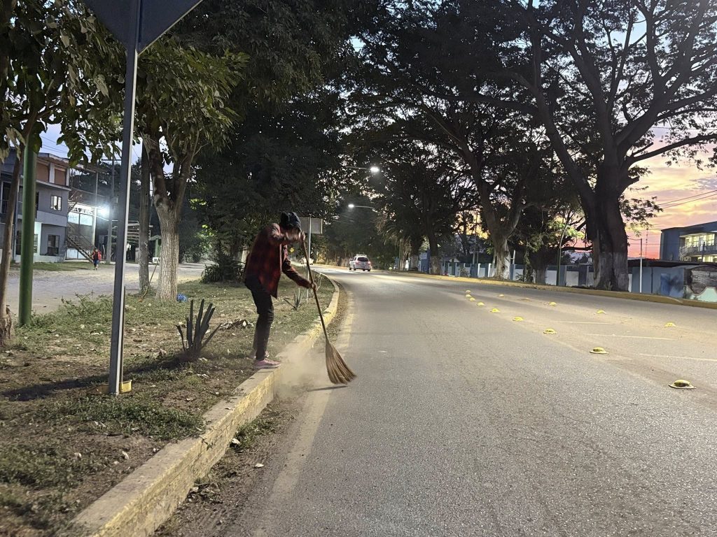 Gobierno municipal refuerza labores de limpieza y mantenimiento urbano en el municipio