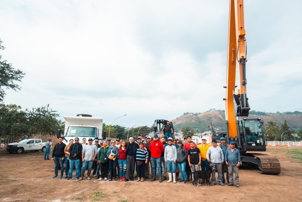 Gobernador Miguel Ángel Navarro Quintero entrega nueva maquinaria para fortalecer la infraestructura en Nayarit 1 Gobernador Miguel Ángel Navarro Quintero entrega nueva maquinaria para fortalecer la infraestructura en Nayarit