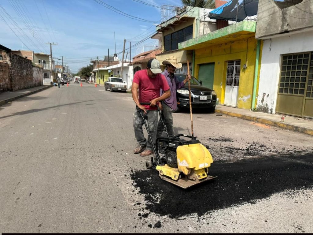 Ayuntamiento de Ruiz realiza trabajos de bacheo en vialidades principales del municipio 2 Ayuntamiento de Ruiz realiza trabajos de bacheo en vialidades principales del municipio