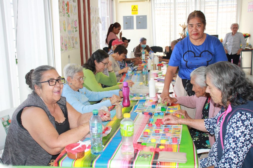 DIF Ahuacatlán celebra cumpleaños de adultos mayores de la Casa de Día
