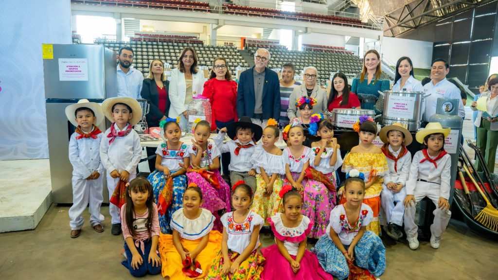 Miguel Ángel Navarro y Beatriz Estrada fortalecen la educación y la nutrición escolar en Nayarit
