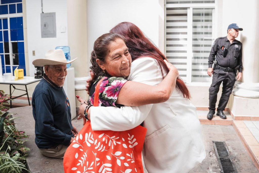 Presidenta municipal Anabel Guerrero supervisa atención ciudadana con recorridos en ventanillas