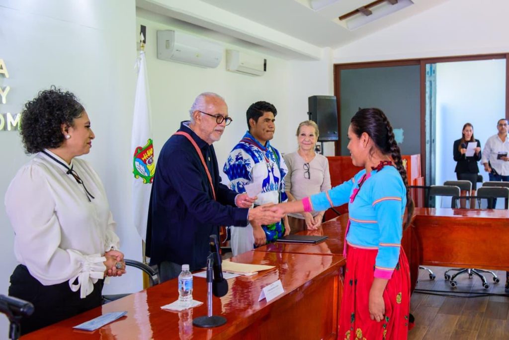 Miguel Ángel Navarro entrega apoyos del PACMyC Nayarit 2025 a proyectos culturales comunitarios