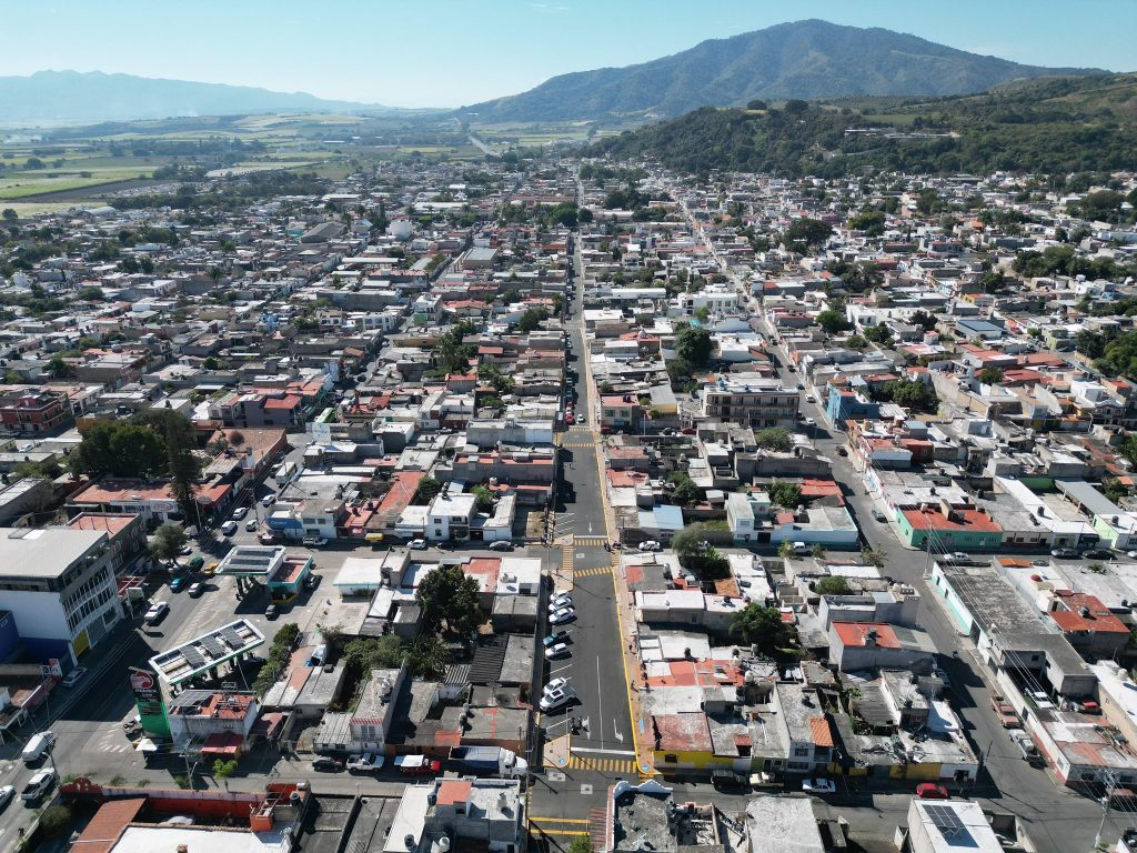Gobernador entrega rehabilitación de la calle México en Xalisco y anuncia obra en Tepic