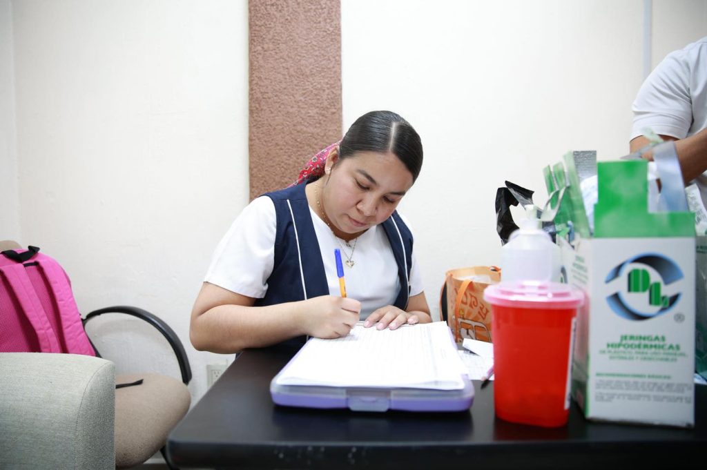 Congreso del Estado instala módulo de vacunación contra el sarampión para su personal