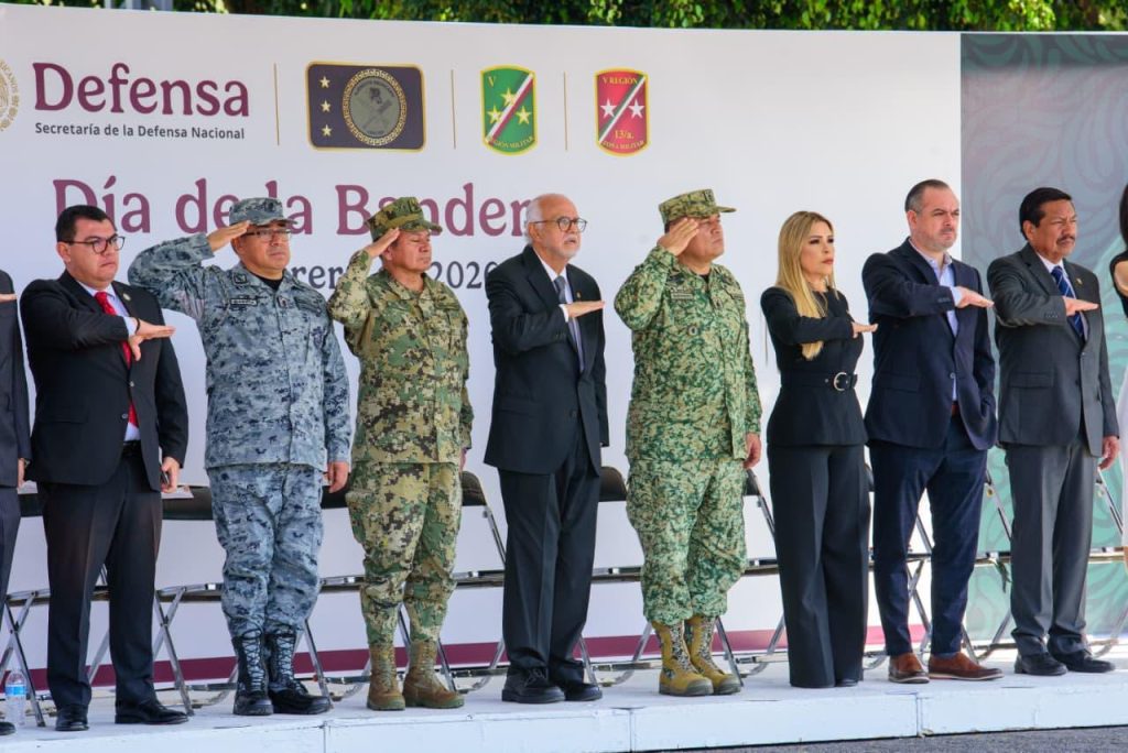 Navarro Quintero encabeza ceremonia por el Día de la Bandera en Tepic 3 Navarro Quintero encabeza ceremonia por el Día de la Bandera en Tepic