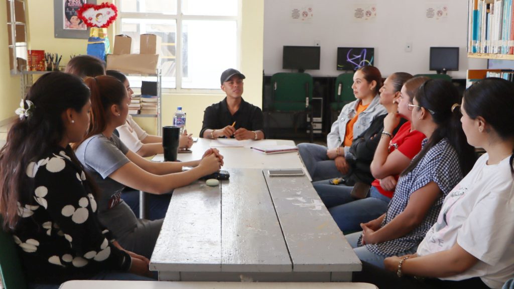 Conmemoran Día Naranja en Ahuacatlán con plática sobre violencia económica