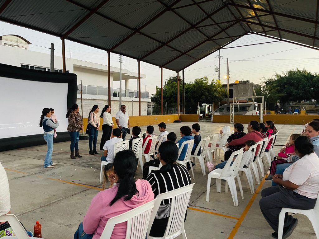 DIF de San Pedro Lagunillas realiza tarde de cine en Las Guásimas para fortalecer la convivencia familiar