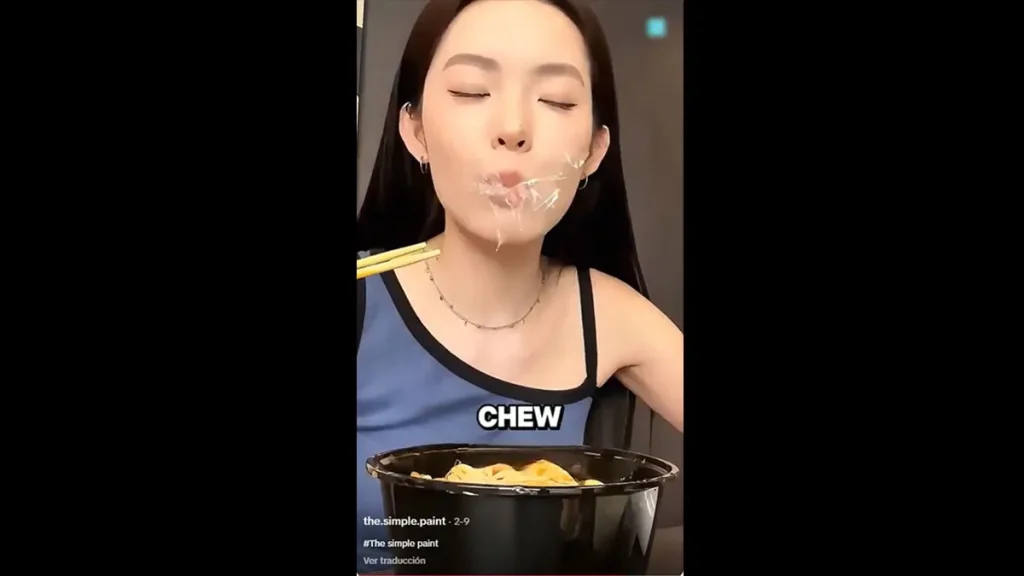 Dieta de comer plástico o “plastic eating”, la práctica viral que preocupa a especialistas en nutrición