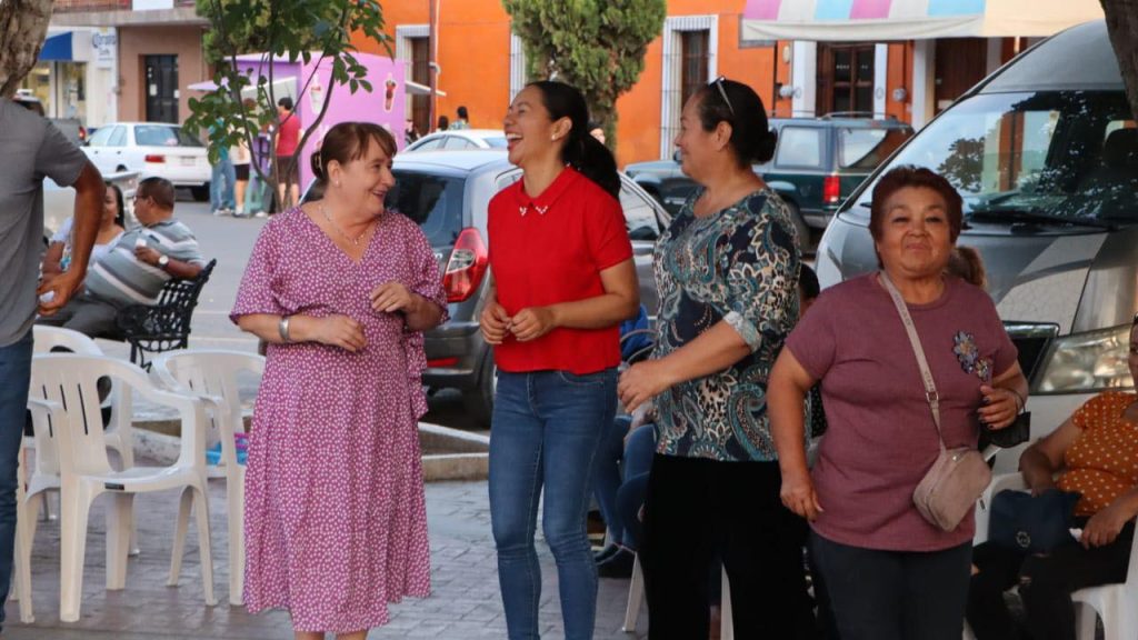Viernes de Baile en Ahuacatlán fortalecen la convivencia social y el bienestar de adultos mayores